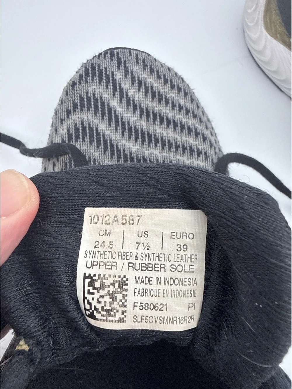 ASICS GEL-Nimbus 22 Women's 7.5 Black White Running Shoes 1012A587